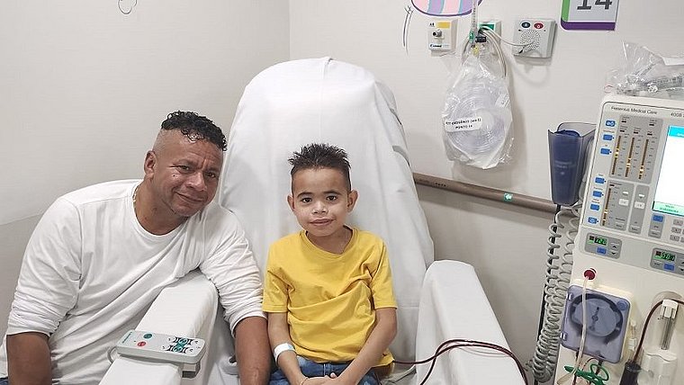 Dia dos Pais: cuidado mútuo entre pais e filhos nas sessões de hemodiálise