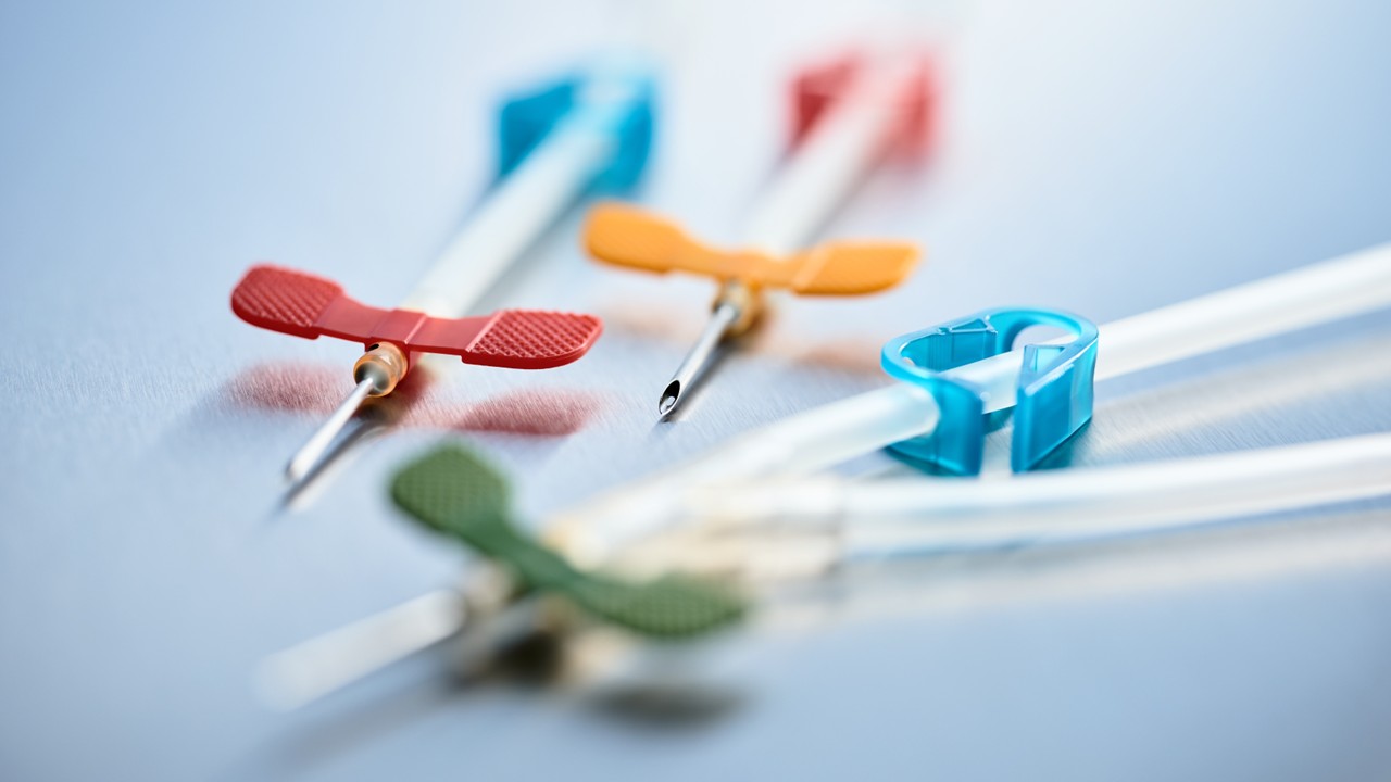 Einfach und sicher – Dialysekanülen aus dem Portfolio von Fresenius Medical Care 