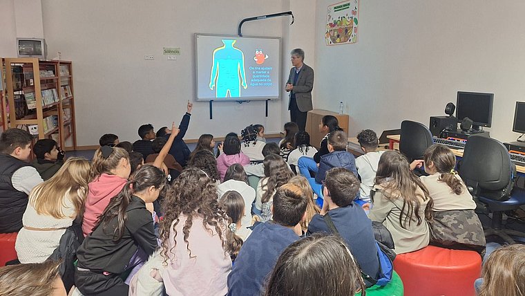 Enfermeiros da NephroCare sensibilizam alunos para a saúde renal