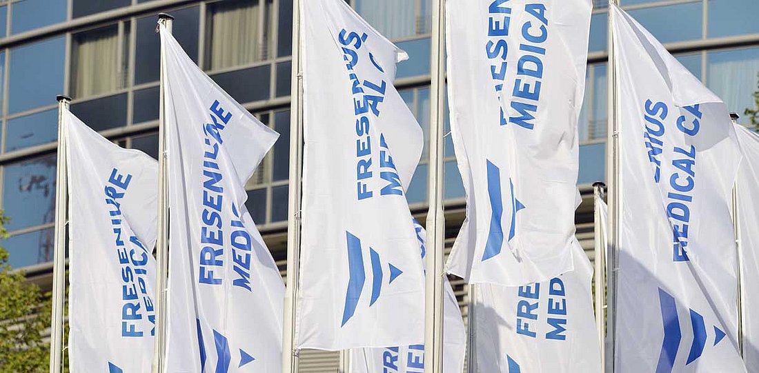 Bilder von Maschinen und Systemen für die Dialysebehandlung