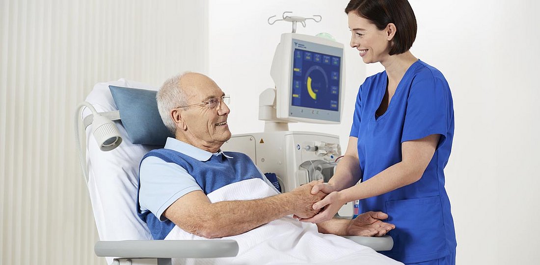 Images of therapy options such as in-center dialysis and home dialysis