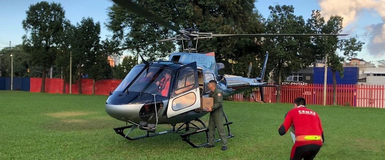 When clinics in southern Brazil were without road access, helicopters delivered essential dialysis supplies.