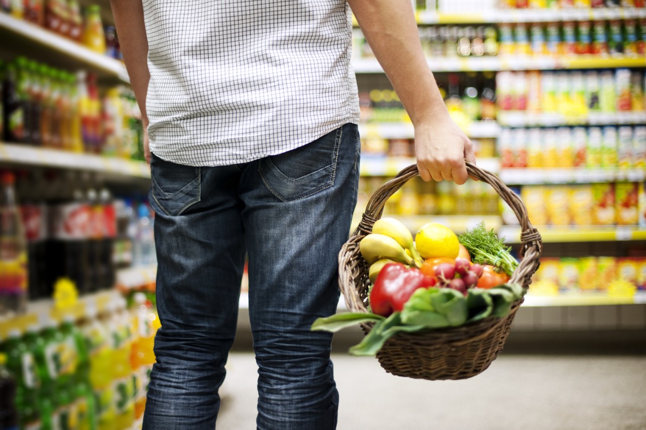 Basket filled healthy food; Shutterstock ID 126187640; kostenstelle: DE01641873 (Dr.Tschulena); projektnummer: Business Development and Marketing; gruppe: Fresenius Medical Care Deutschland GmbH; titel: Hanna Ruppert für Karen- Diana Schmidt