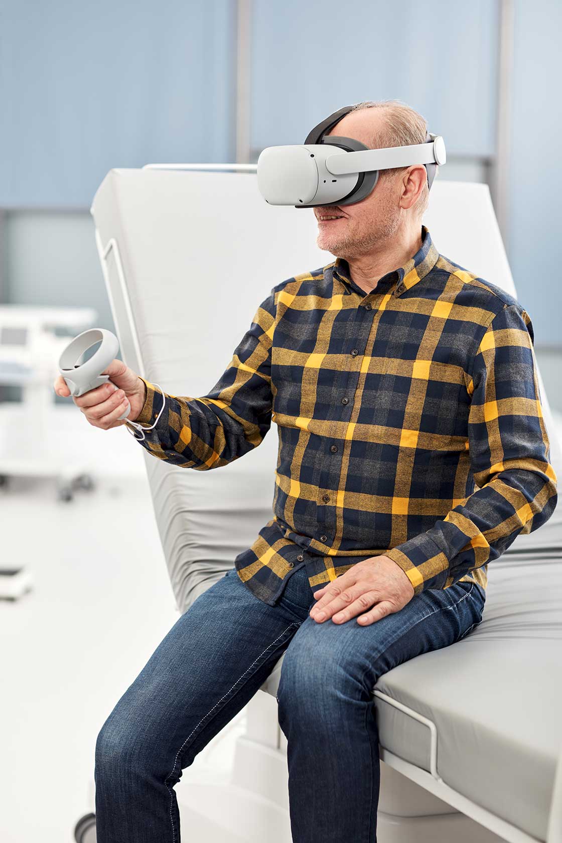 Patient_training_in_virtual_reality_at_hospital