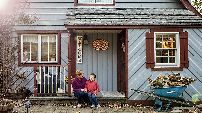 Barbara_Miller_and_grandson